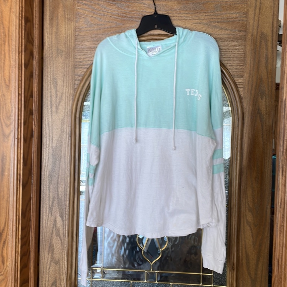 A beautiful light green Texas hoodie size XX-Large